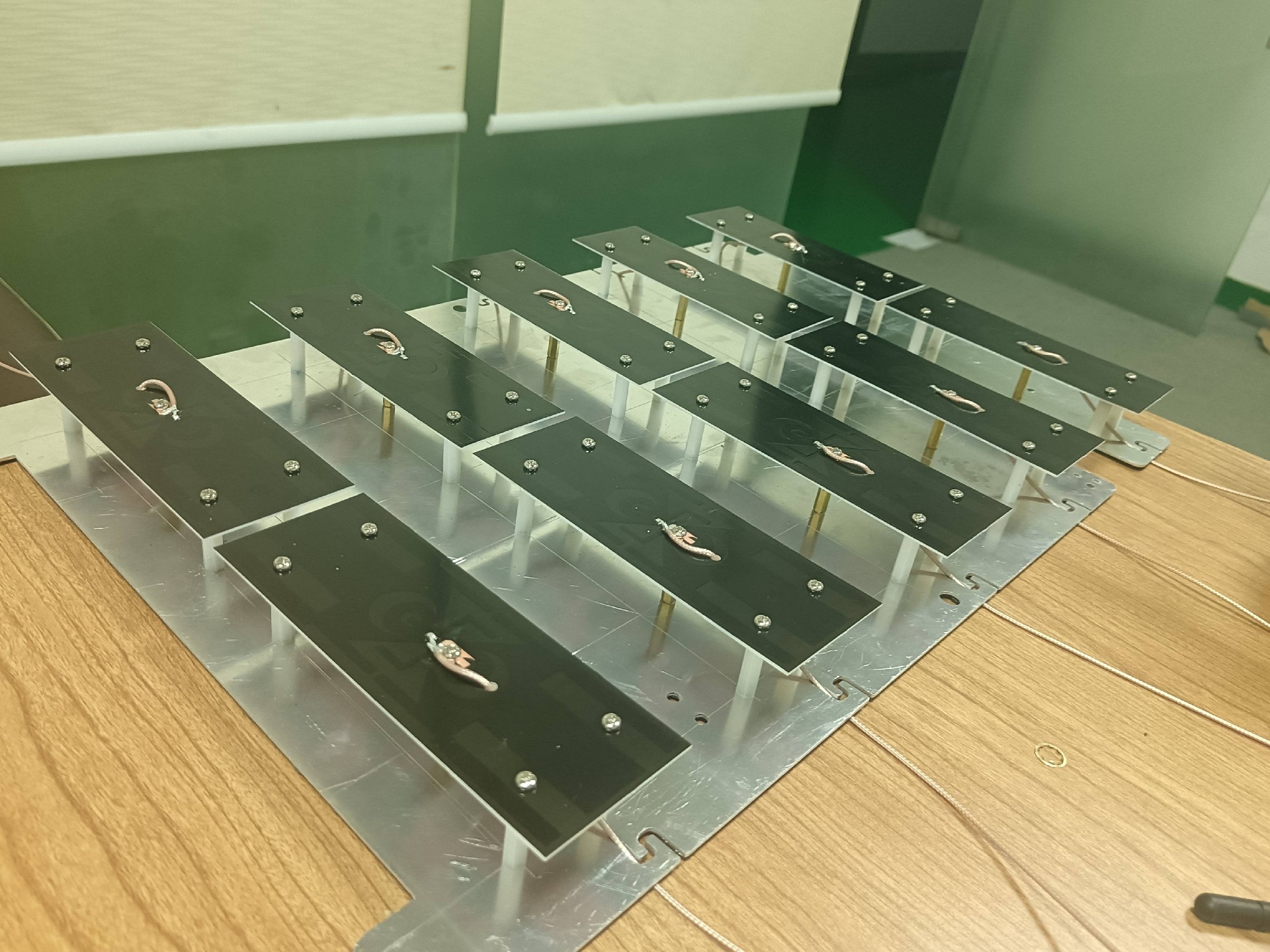 定制5G全频段高增益平板天线